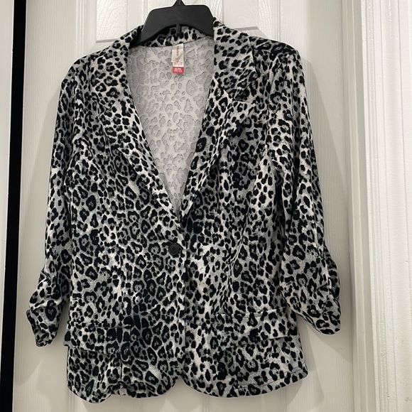 Snow leopard print blazer size XL by No Boundaries - Picture 3 of 7